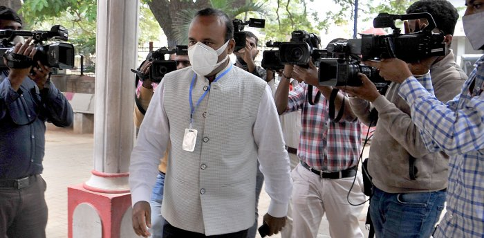 NIA grills ex-Congress mayor Sampath Raj in Bengaluru violence case