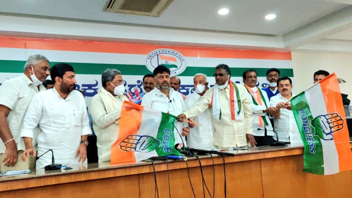 Former minister Jeevijaya makes ‘Ghar Wapsi’