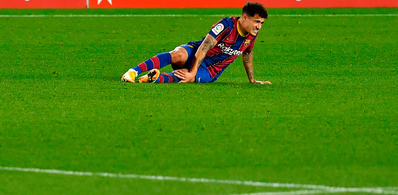 Barcelona's Philippe Coutinho out for three months after knee surgery
