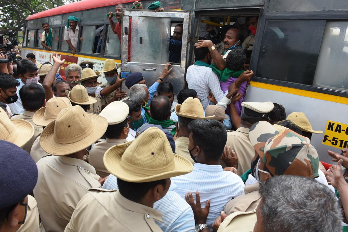 Farm laws: Farmers taken into preventive custody for ‘rail roko’