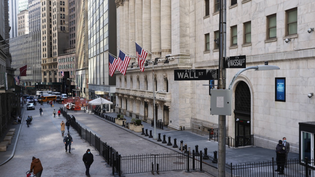 S&P 500 ends at record high as Wall Street rises