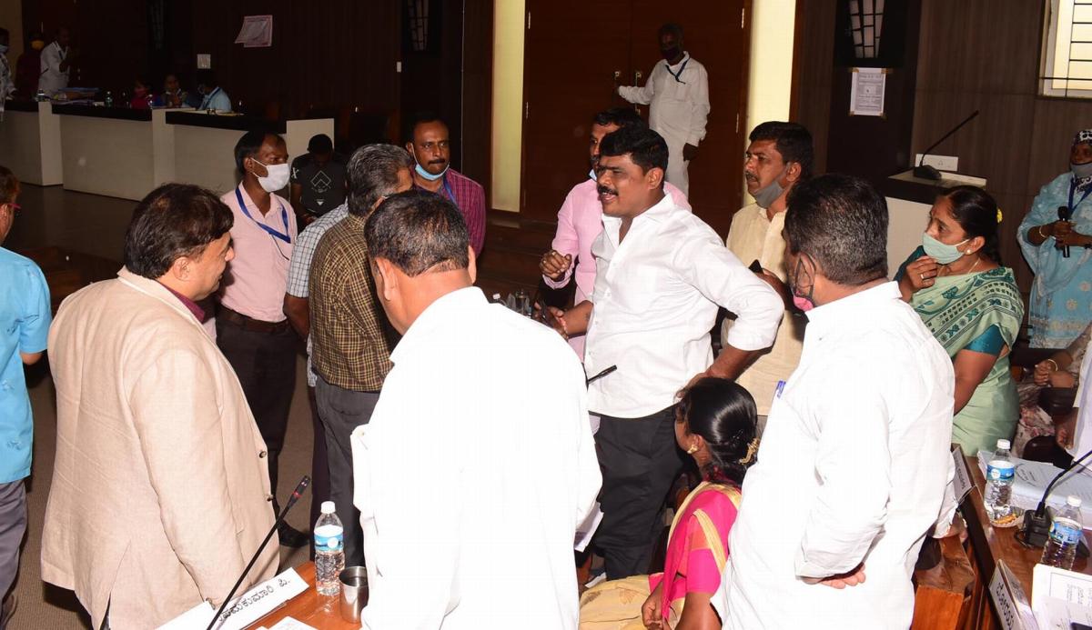 ZP members indulge in verbal duel