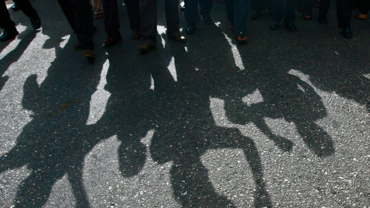 Stones 'pelted' at Shahnawaz Hussain in Howrah