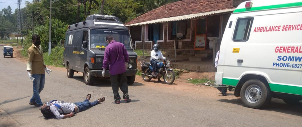Suspected Covid positive youth dies on road