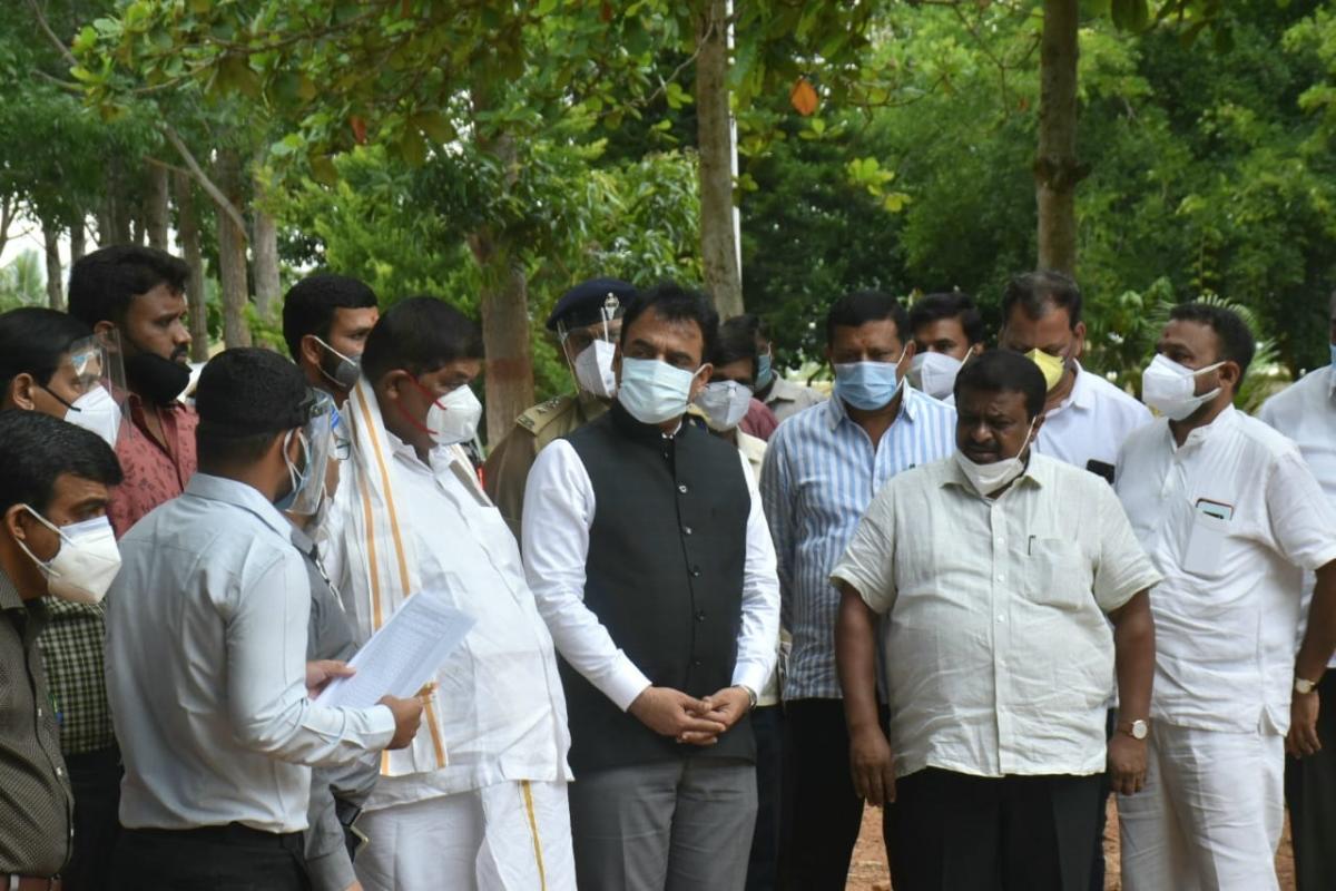 Rs 10 cr, 50 ventilators for HIMS: Ashwath Narayan