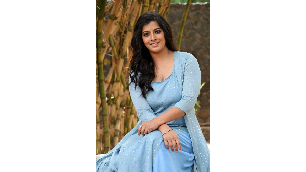 Varalaxmi Sarathkumar  to be part of Balakrishna's upcoming movie?