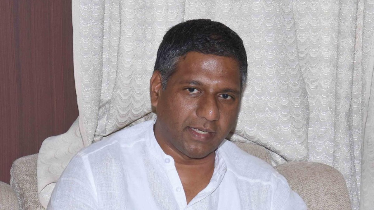 Arvind Bellad meets B L Santosh, but fails to meet Arun Singh