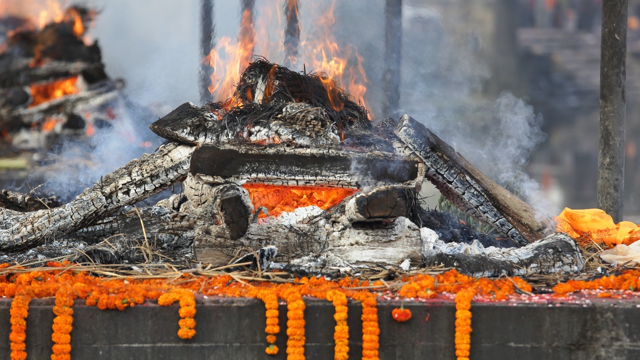 UP man killed by friends, Cremated by them in PPE kit to avoid being caught