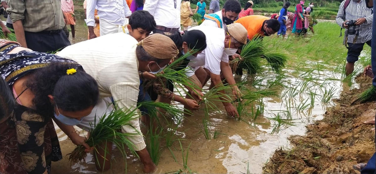 Collective farming is more beneficial, says Shettar