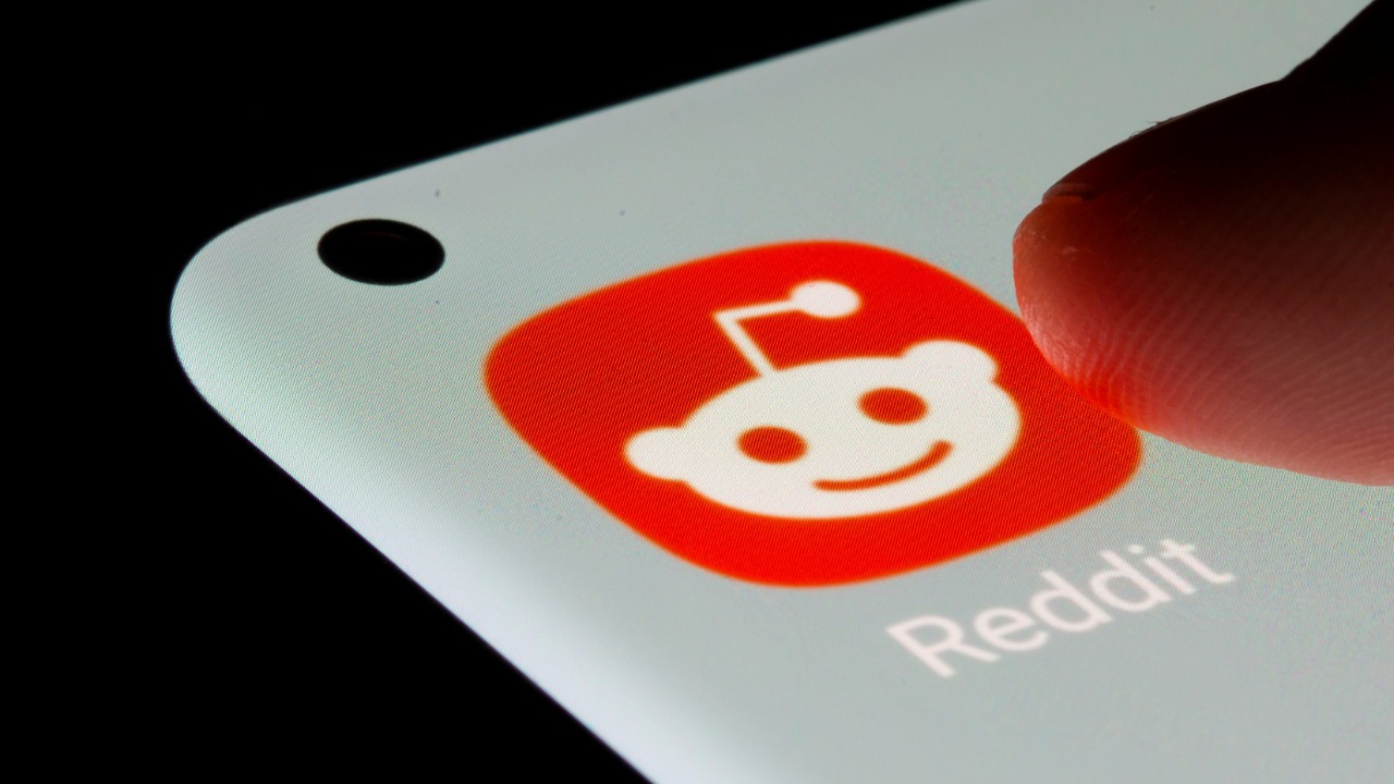 'Will I lose my job?': US federal workers flock to Reddit for answers.