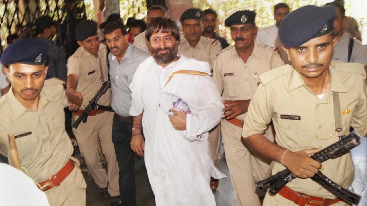 SC stays Gujarat HC order granting 2-week furlough to Narayan Sai