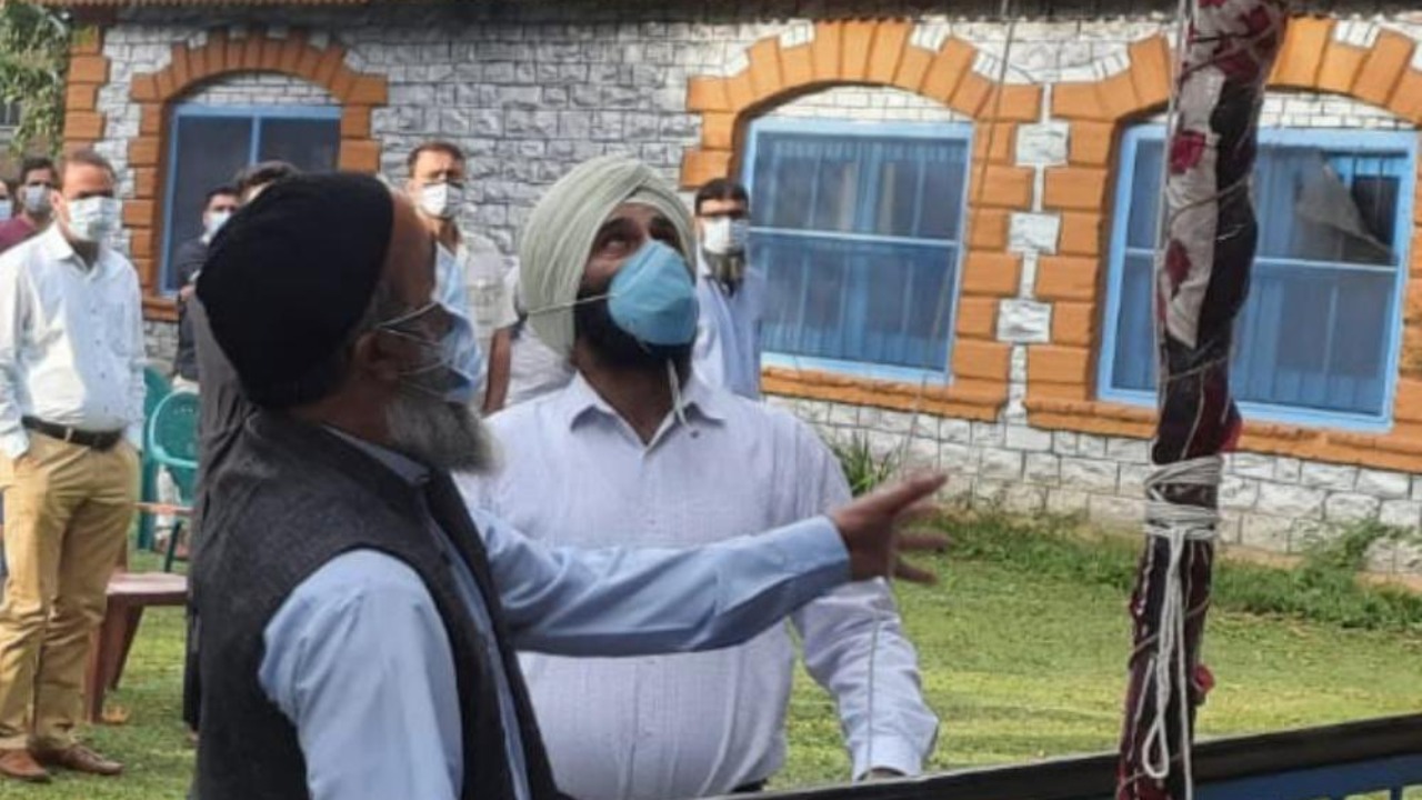 Burhan Wani's father hoists national flag in Pulwama