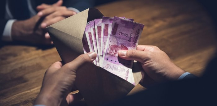 ACB raids house of BBMP officer who 'took Rs 20 lakh bribe'