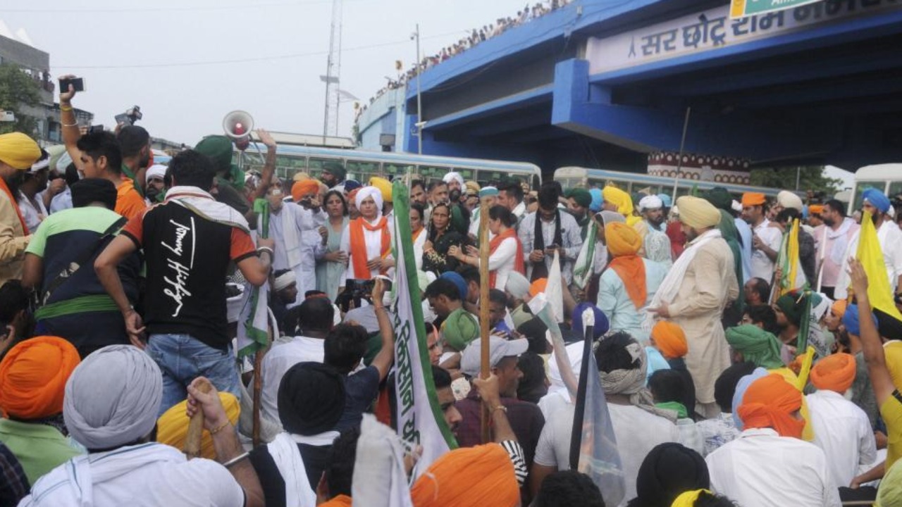 Centre should work towards ending farmers' protests: BKS