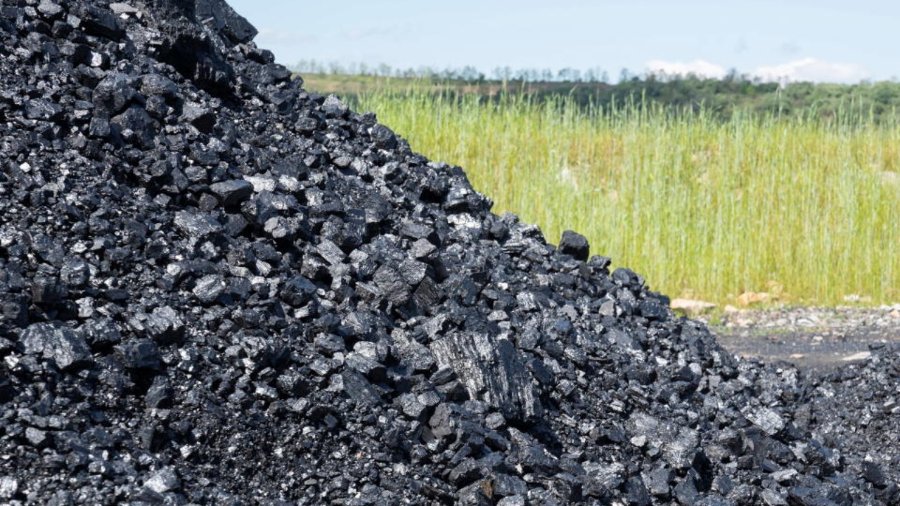 Coal crunch: 64 non-pithead power plants left with less than 4 days of dry fuel stocks