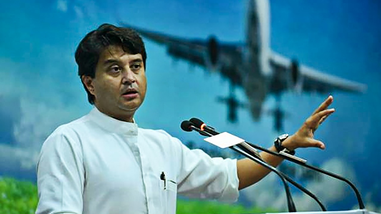 Aviation minister visits Delhi airport to supervise progress of Digi Yatra