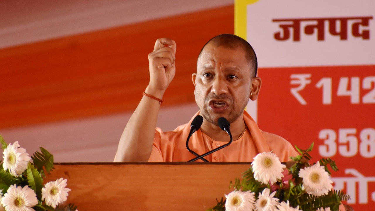 Adityanath hits out at Akhilesh Yadav for 'comparing' Jinnah with Sardar Patel