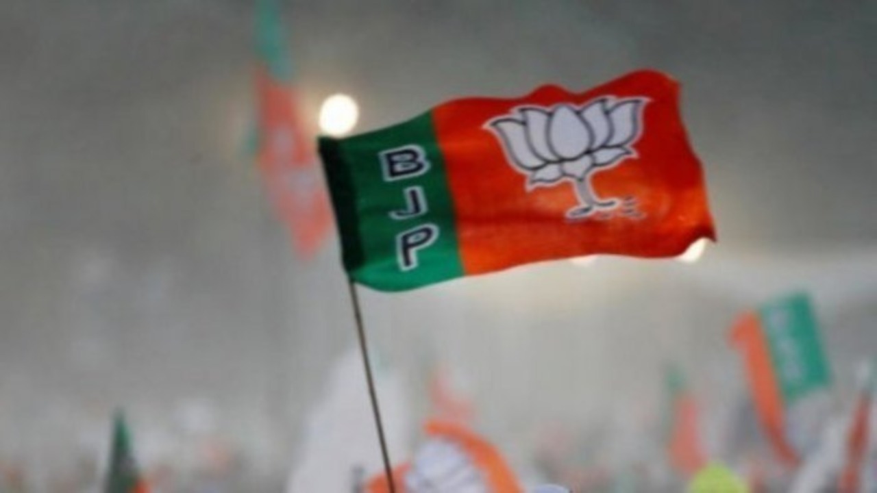 Trouble in camp saffron? Tathagata Roy and Dilip Ghosh exchange blows 
