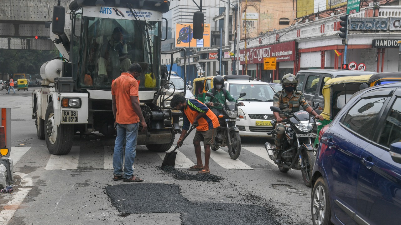 Bengaluru Central Corporation reviews MG Road asphalting work