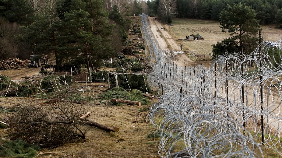 How Facebook's fake news helped fuel Europe's border crisis