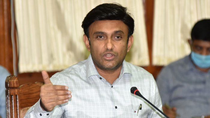 Karnataka health minister pulled up in Cabinet meet?