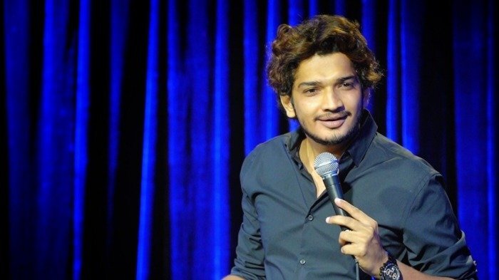 Munawar Faruqui booked under tobacco act after raid at Mumbai's hookah parlour
