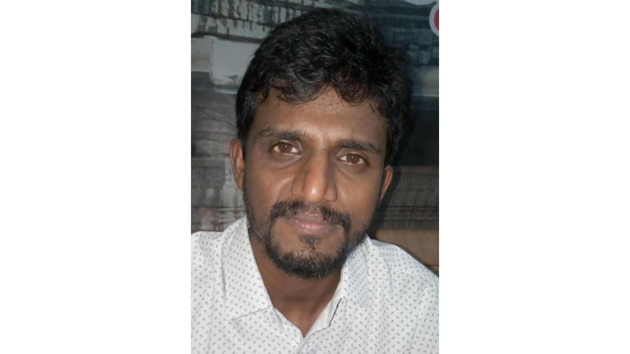 Selfie-seeking party-goers attack Kirik Keerthi with liquor bottles