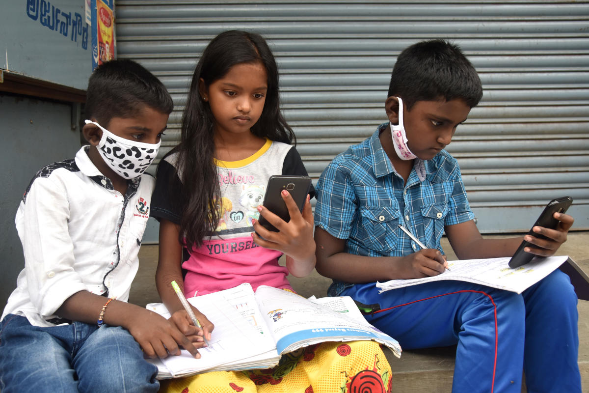 Online classes: '70% kids addicted to mobiles'