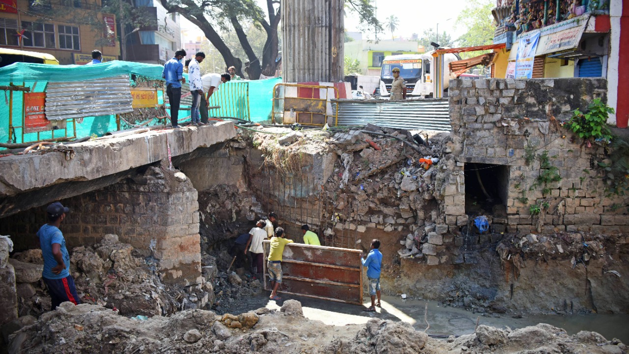 BBMP contractor chips away metro pillar base in Halasuru
