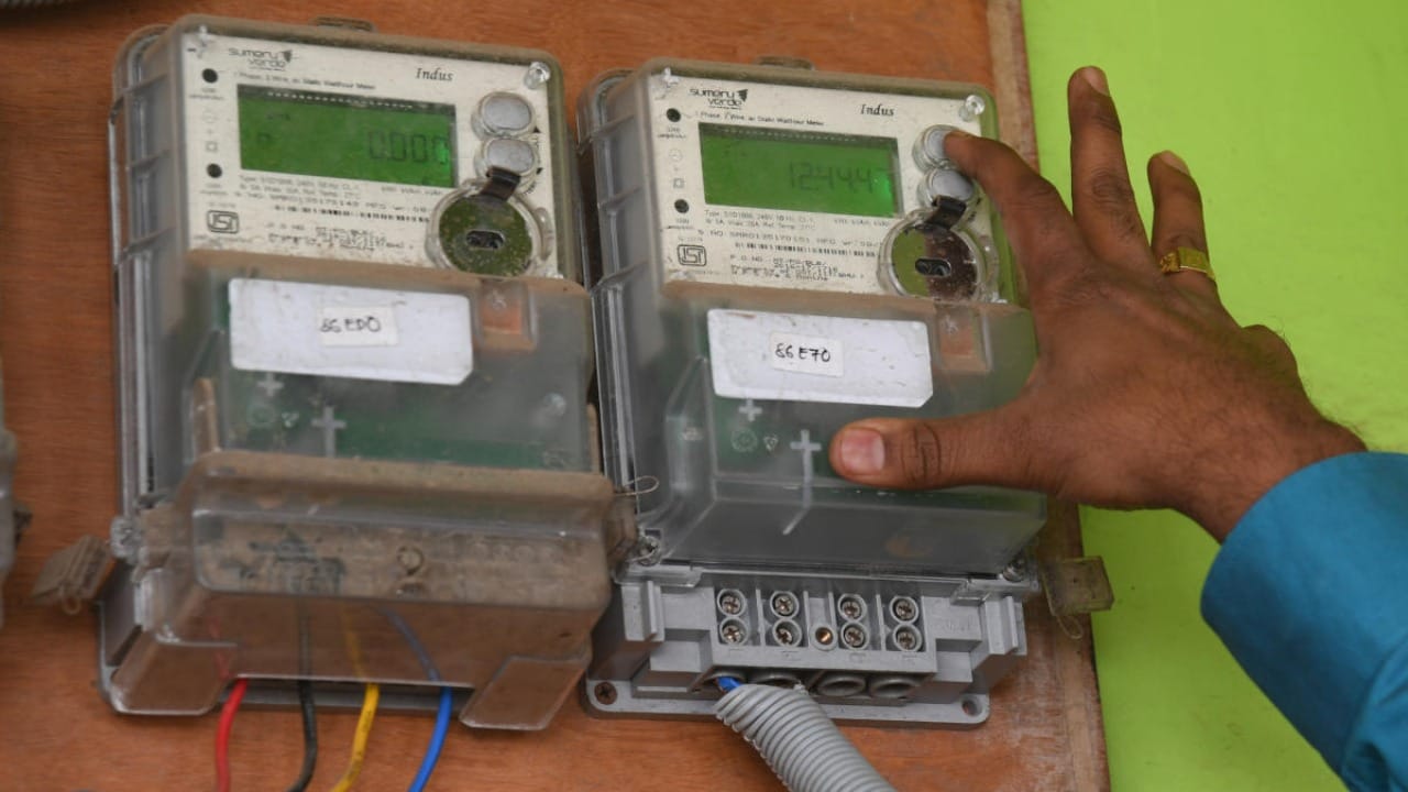 Not mandatory to install pre-paid power meters: Govt in Lok Sabha