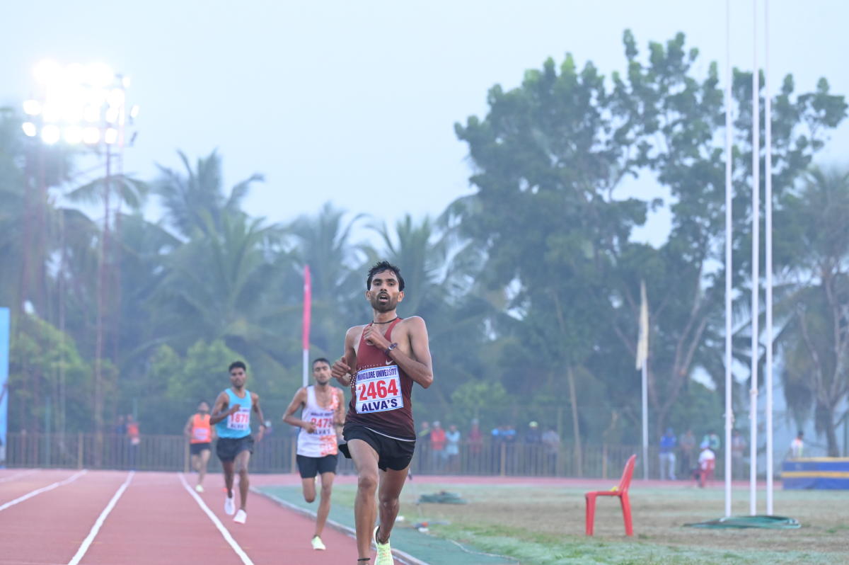 Adesh Yadav sets record in 10,000-metre race