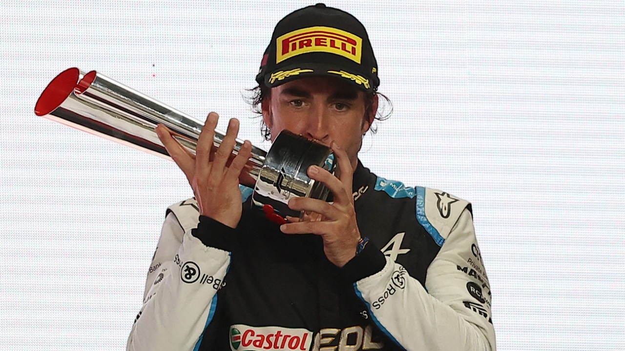 Alonso undergoes surgery to remove plates from jaw