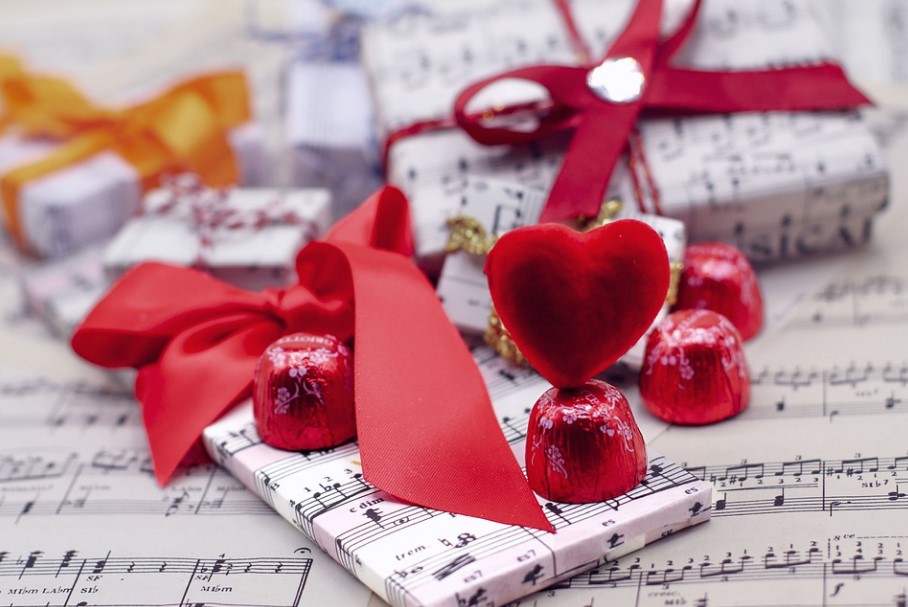 Valentine's Day 2022: Best gadget gift options 