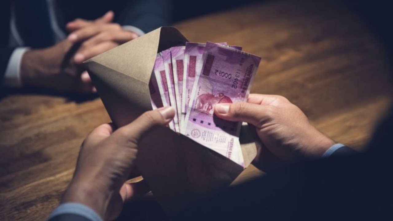 2 Bengaluru police officers among three caught red-handed while accepting Rs 1 lakh bribe