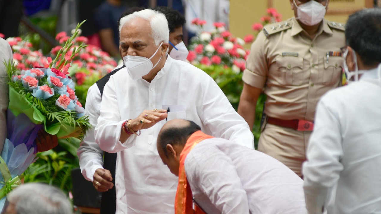 Karnataka govt running on loan and liquor: R V Deshpande