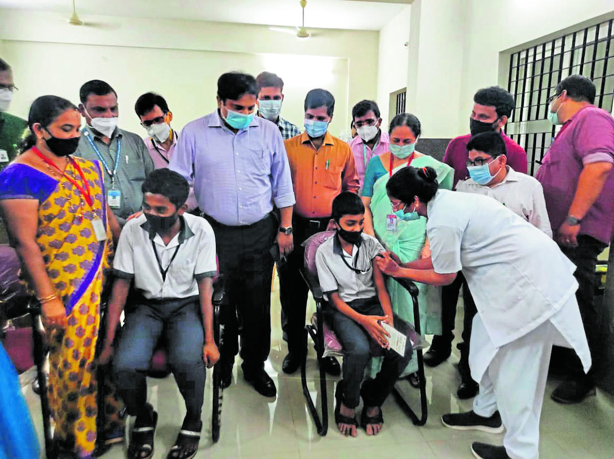 Vaccination for children aged 12 to 14 years begins