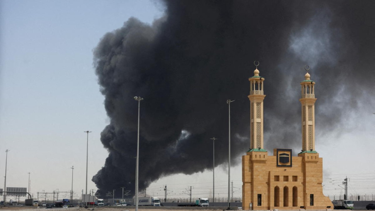 Saudi-led coalition strikes Yemen despite rebel truce