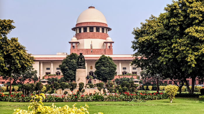 SC notice to Vi, Bharti Airtel on Jio's plea for hearing in case of penalties by DoT