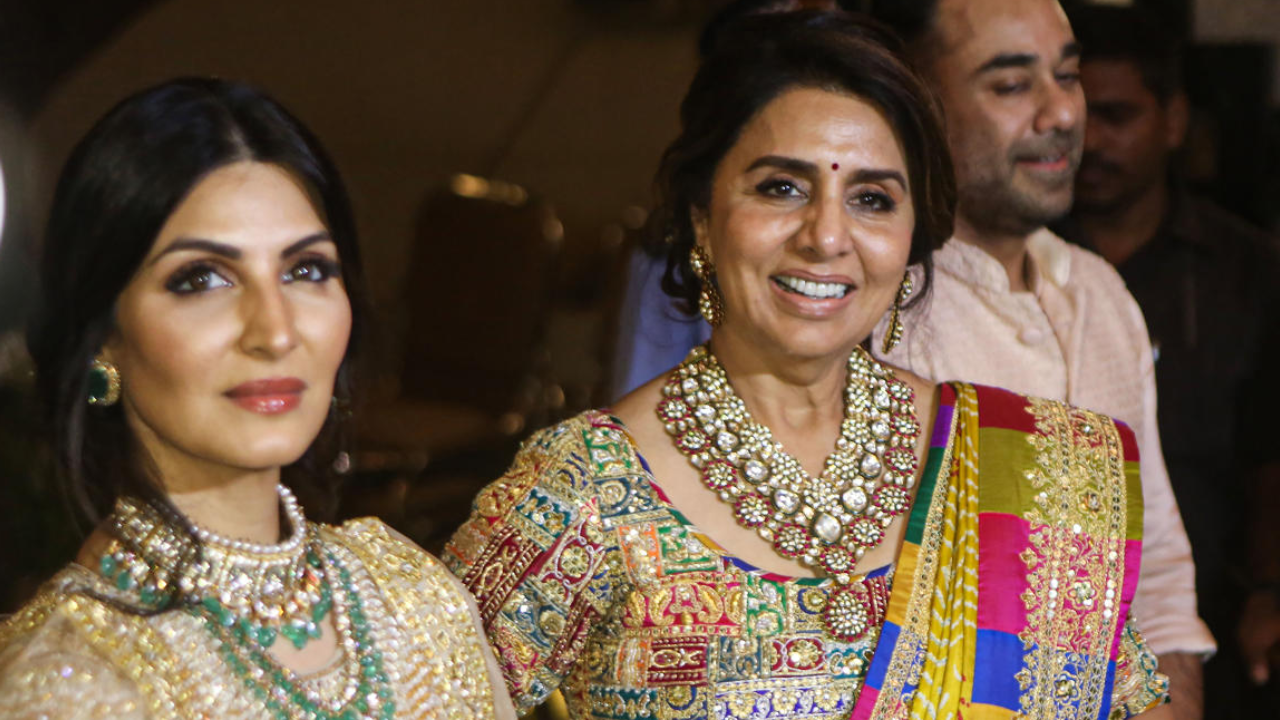 Ranbir-Alia wedding: Neetu, Riddhima welcome 'bahu' home