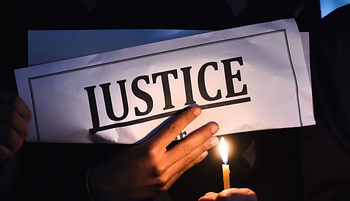 Students hold candlelight vigil at site of Pune Porsche accident that killed two techies