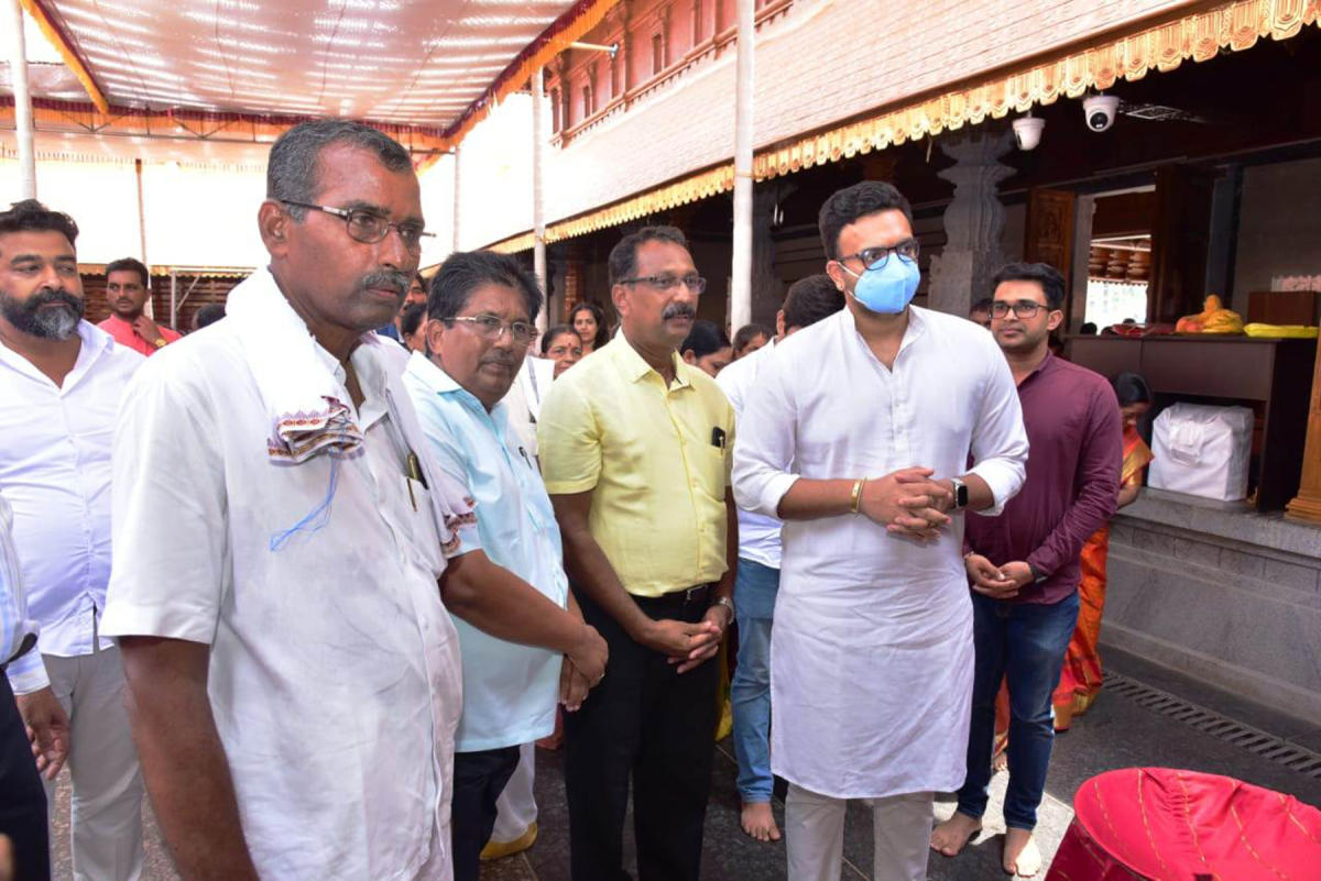 Yaduveer Chamaraja Wadiyar visits Uchila temple