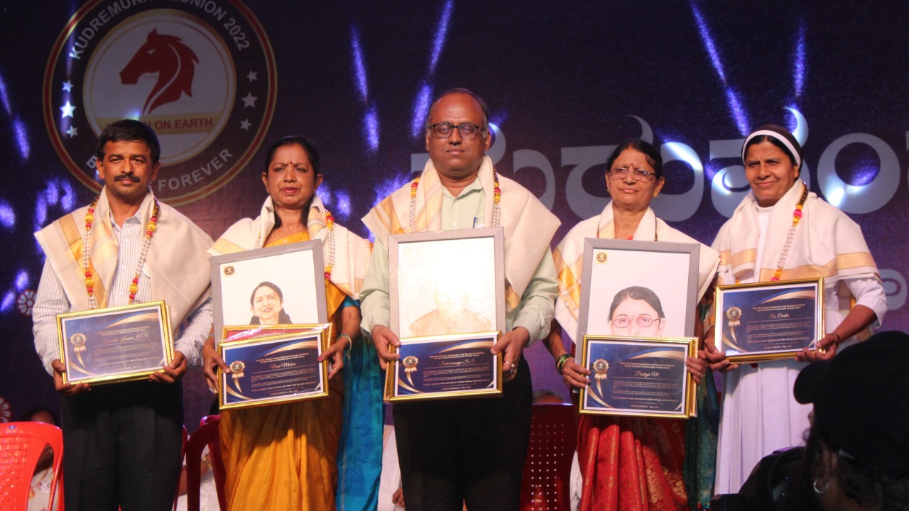 Alumni event at K'mukh finds place in International Book of Records