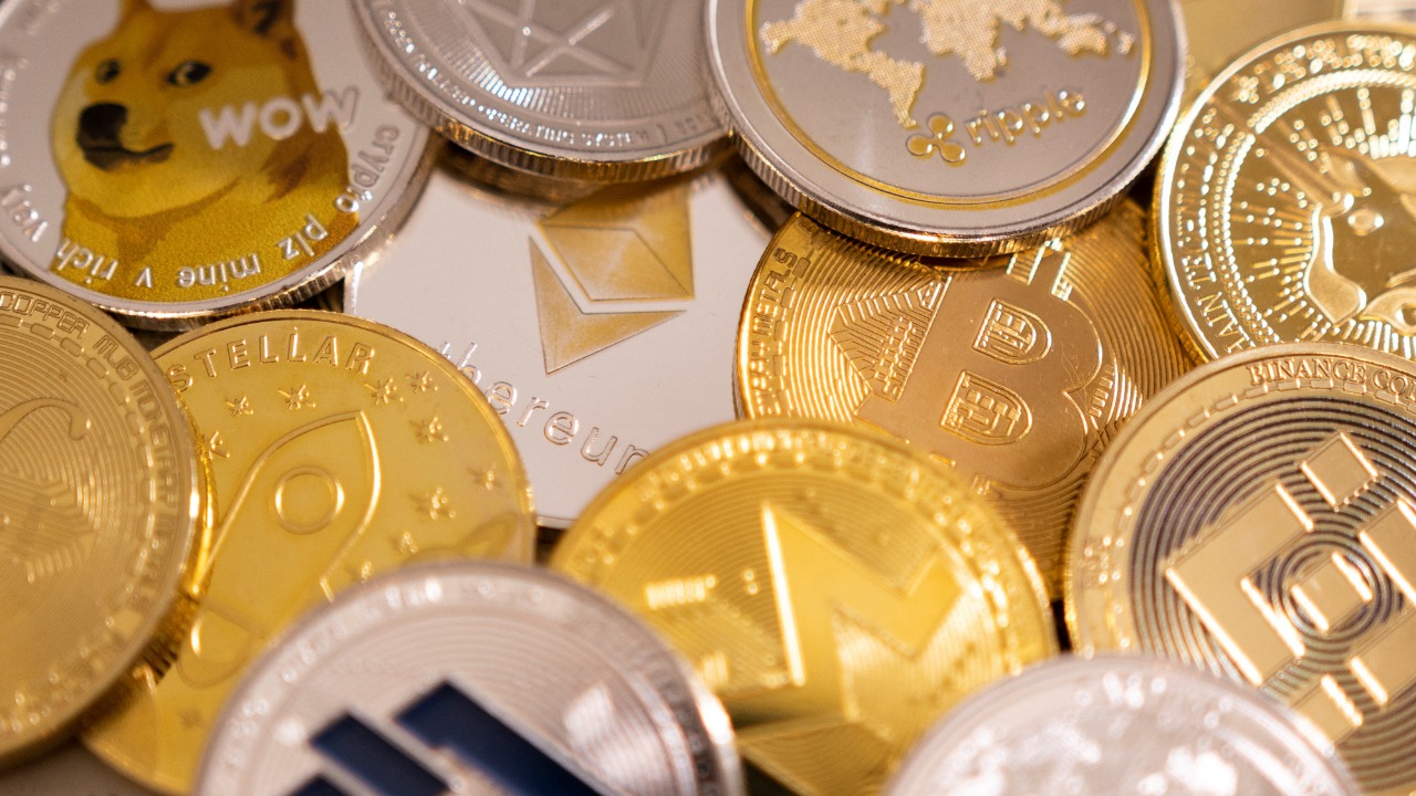 Does the cryptocurrency crash pose a threat to the financial system?