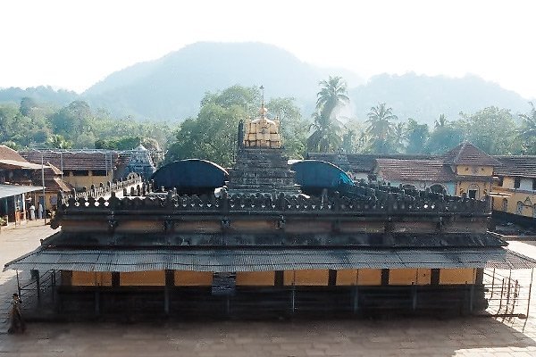 DC writes to Muzrai commissioner over Melkote 'Salaam Arathi'