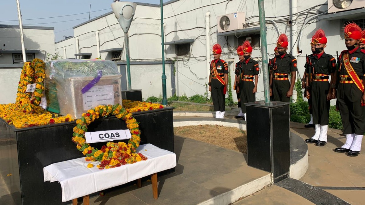 Soldiers' accident in Ladakh: Naib Subedar Gurudayal Sahu cremated in native Madhya Pradesh village