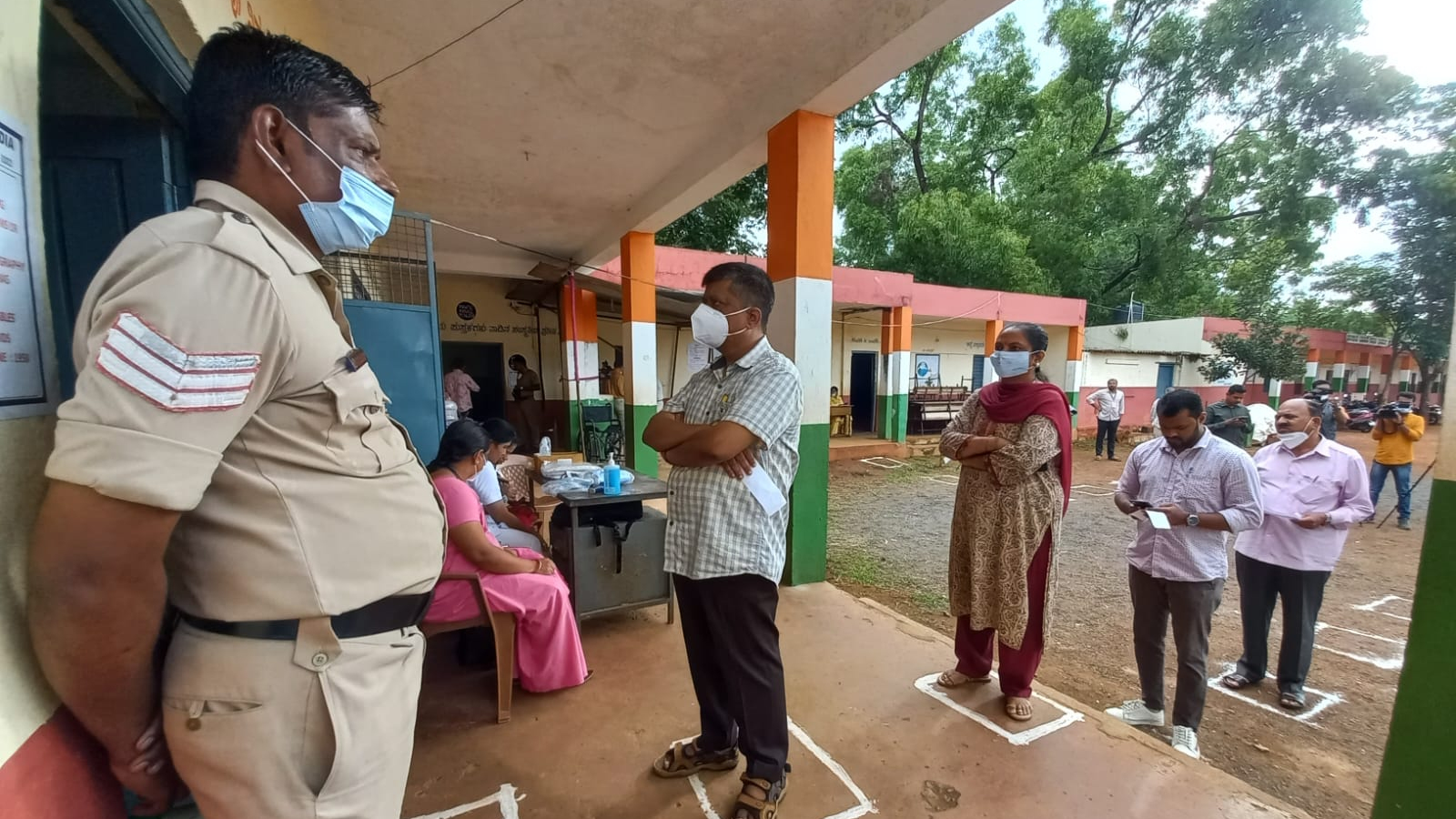 K'taka MLC poll: BJP MLAs violate model code of conduct in Belagavi; slow pace of early voting