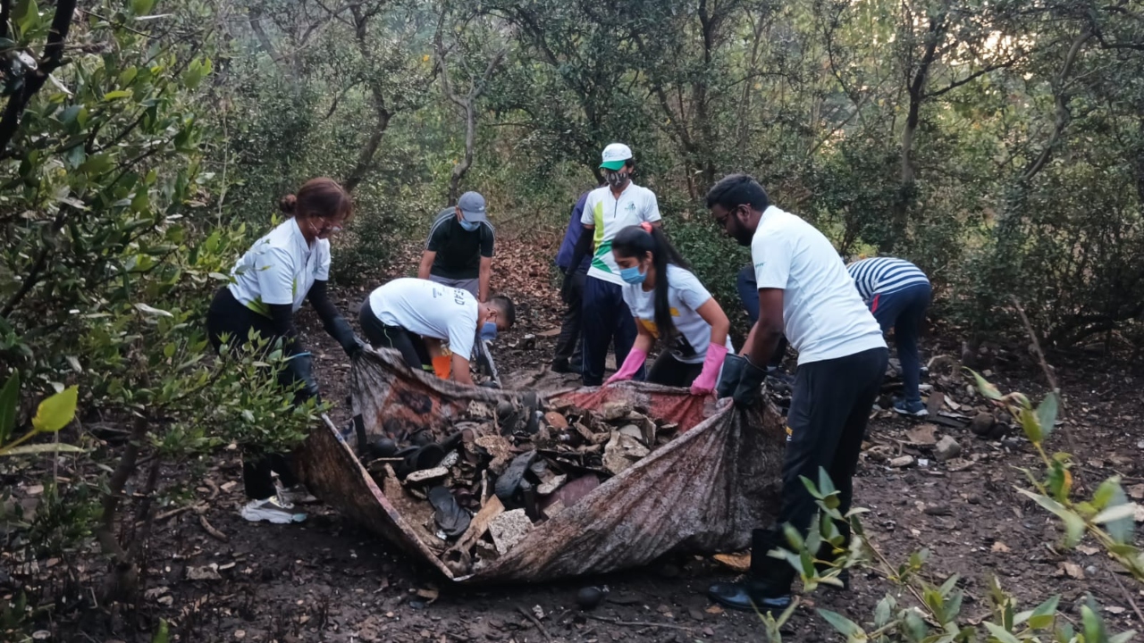 Mumbai citizens' initiative clears 100 tonnes of garbage in 100 weeks