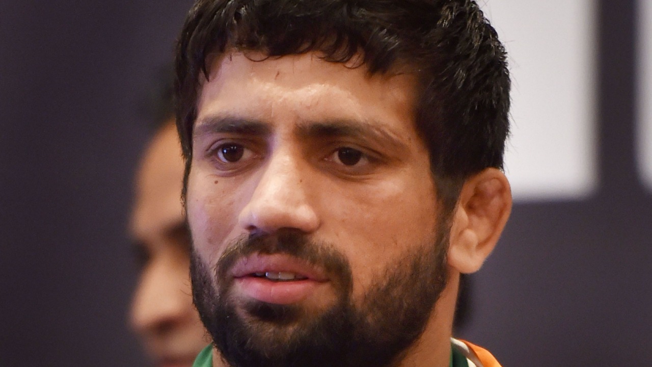 Intimidating Vinesh Phogat in line for CWG gold, Ravi Dahiya eases into final