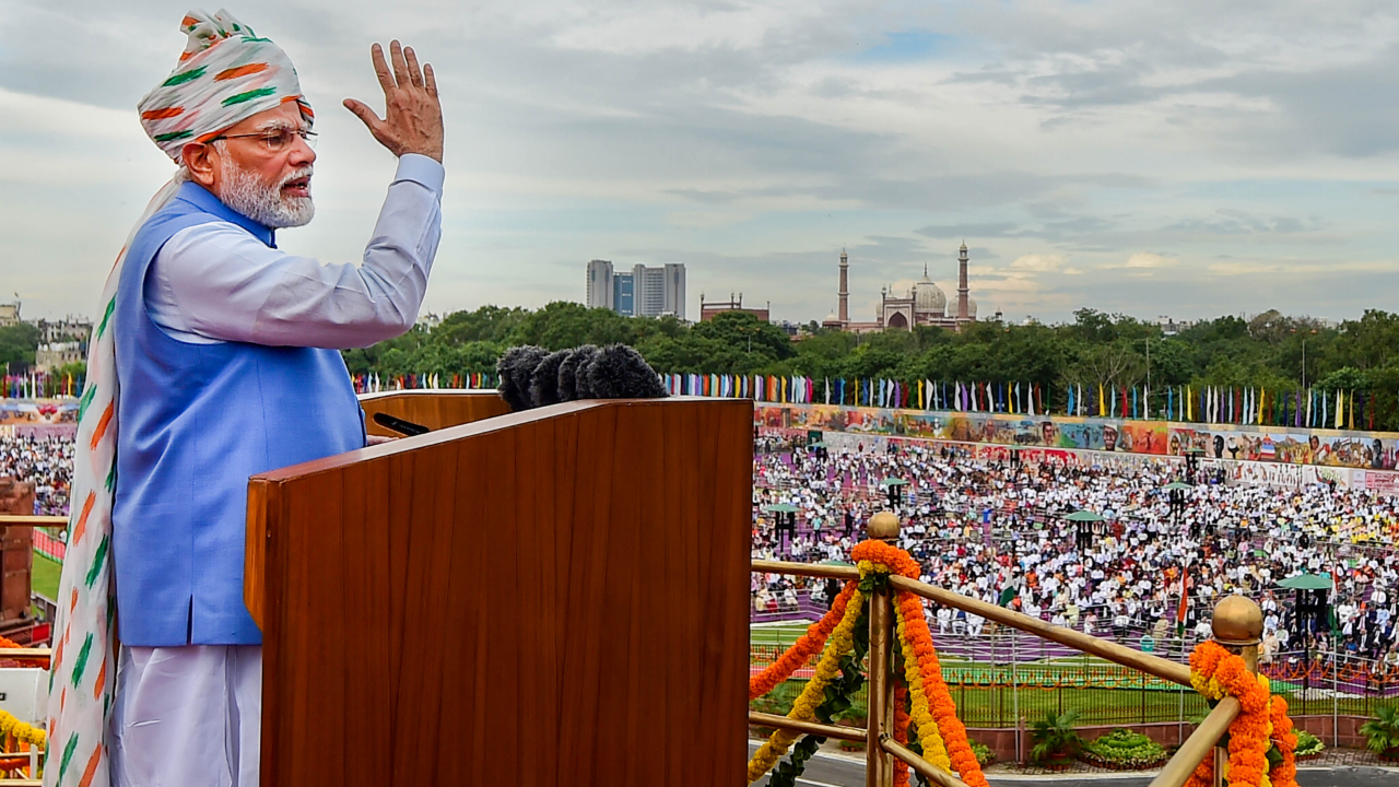 Karnataka ex-governor compares Modi with Lord Krishna in fighting nepotism