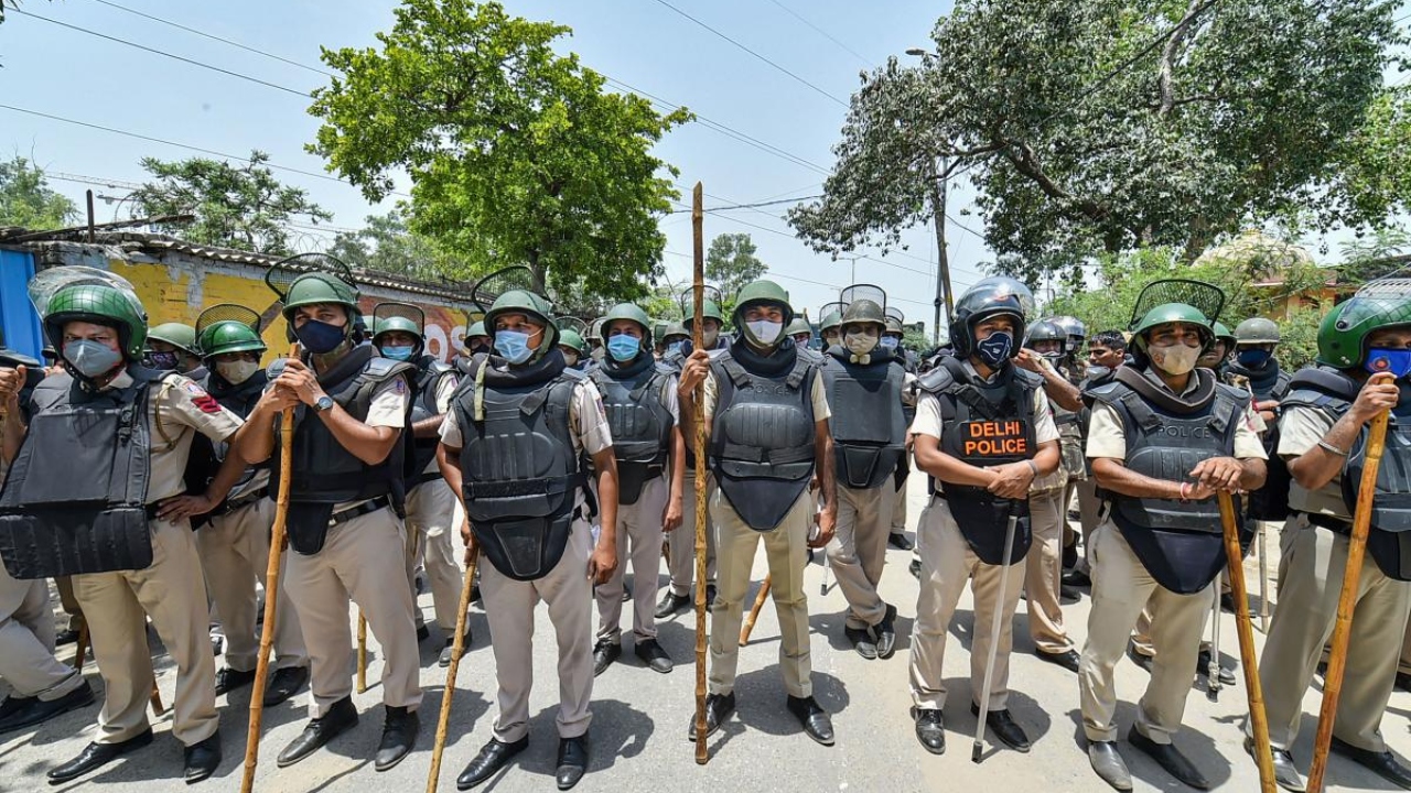 Security beefed up at Singhu border ahead of farmer's mahapanchayat